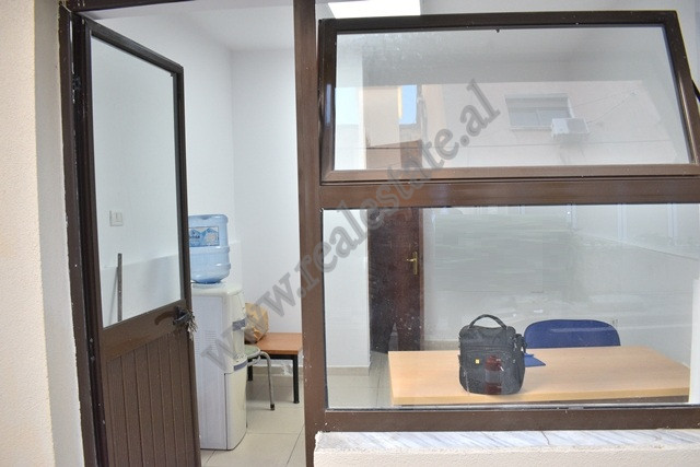 Ambient tregtar me qira prane rruges Fortuzi ne Tirane